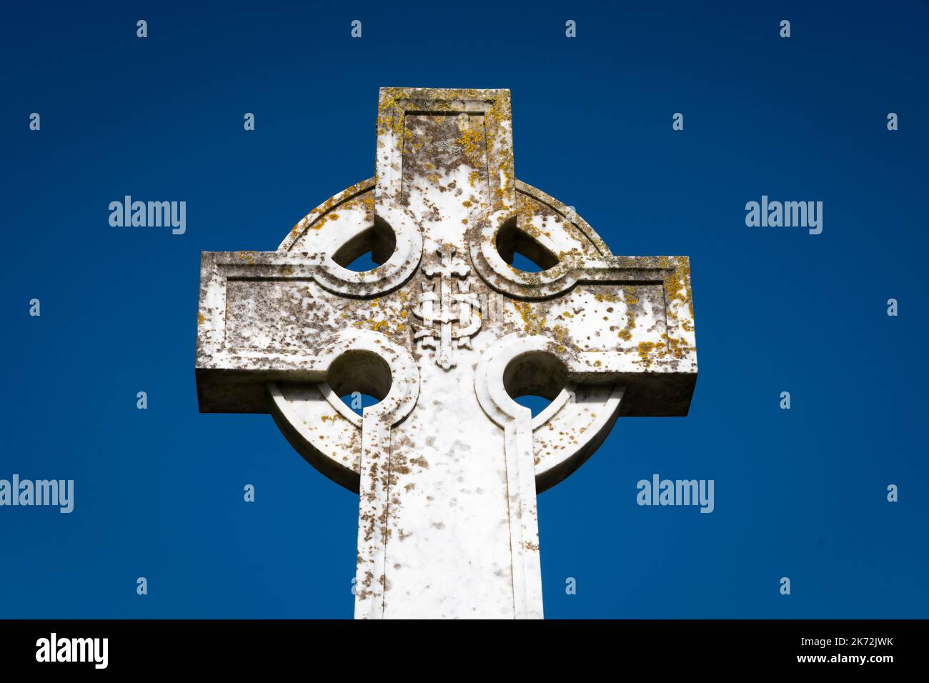 La croix celtique de tête dans le cimetière de l'église catholique St Josephs, Pauatahanui, Porirua, Wellington, Île du Nord, Nouvelle-Zélande Banque D'Images