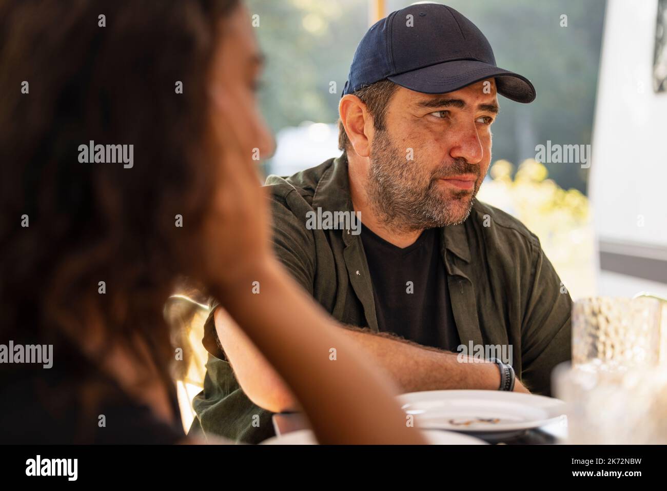 Man looking away Banque D'Images