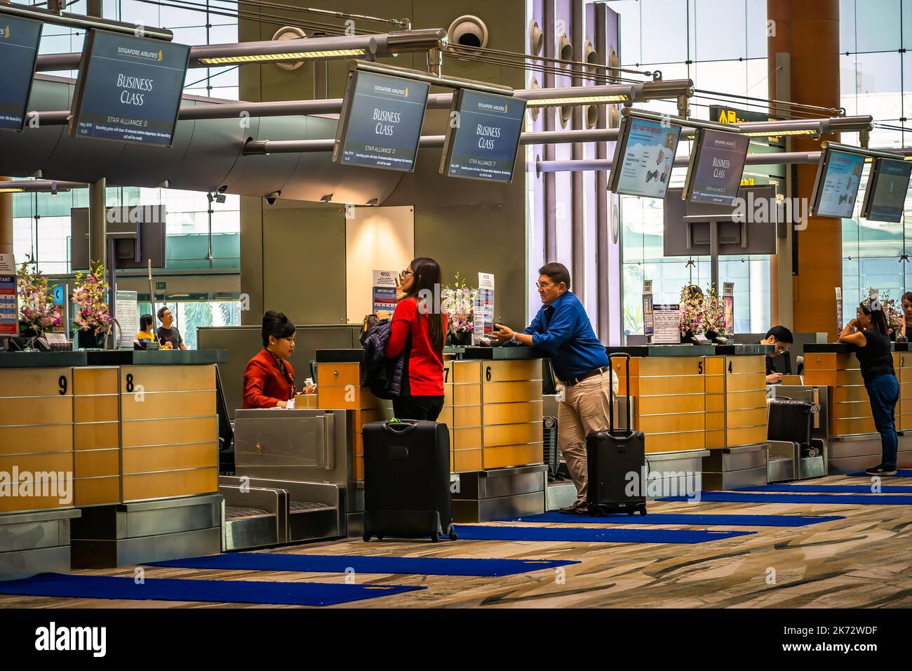 Enregistrement en classe affaires aux comptoirs du terminal 3 de l'aéroport de Changi. Banque D'Images