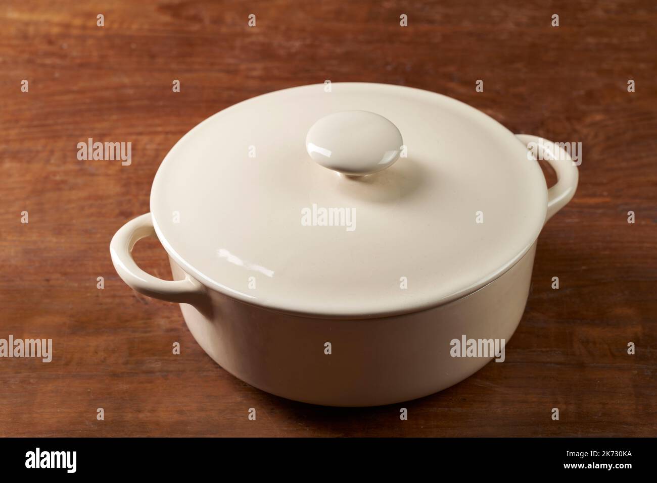 un ustensile de cuisine couramment utilisé pour faire bouillir les aliments Banque D'Images