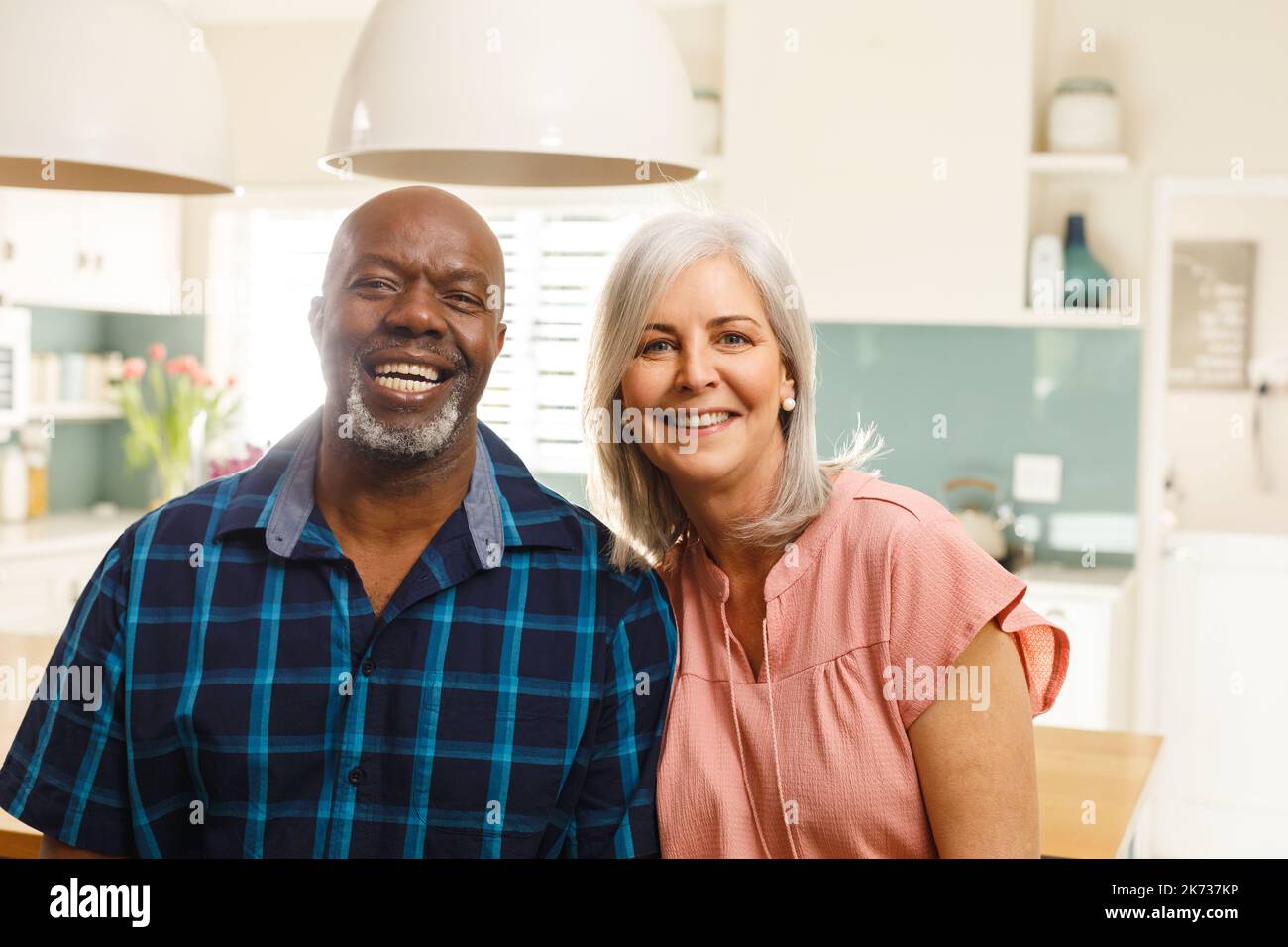 Portrait d'un heureux senior couple divers souriant Banque D'Images