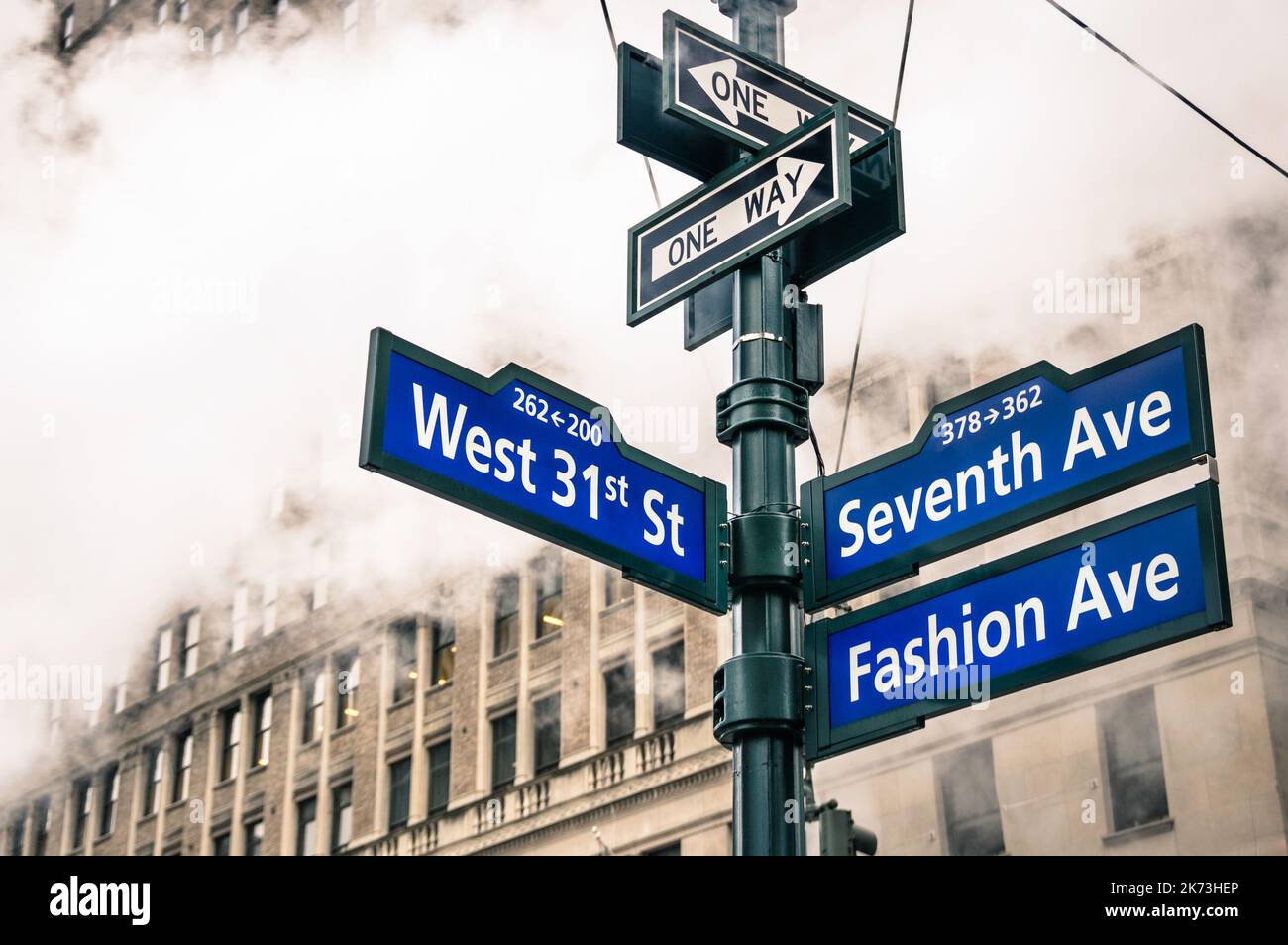 panneau-de-rue-moderne-et-vapeur-new-york-concept-urbain-et