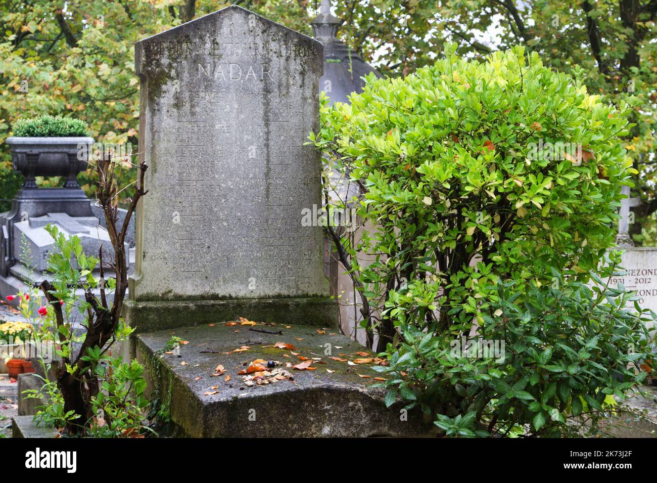 Tombe de Nadar (Gaspard-Félix Tournachon), pionnier de la photographie - Division 36 - cimetière de Pére Lachaise - Paris Banque D'Images Tombe de Nadar (Gaspard-Félix Tournachon), pionnier de la photographie - Division 36 - cimetière de Pére Lachaise - Paris Banque D'Images