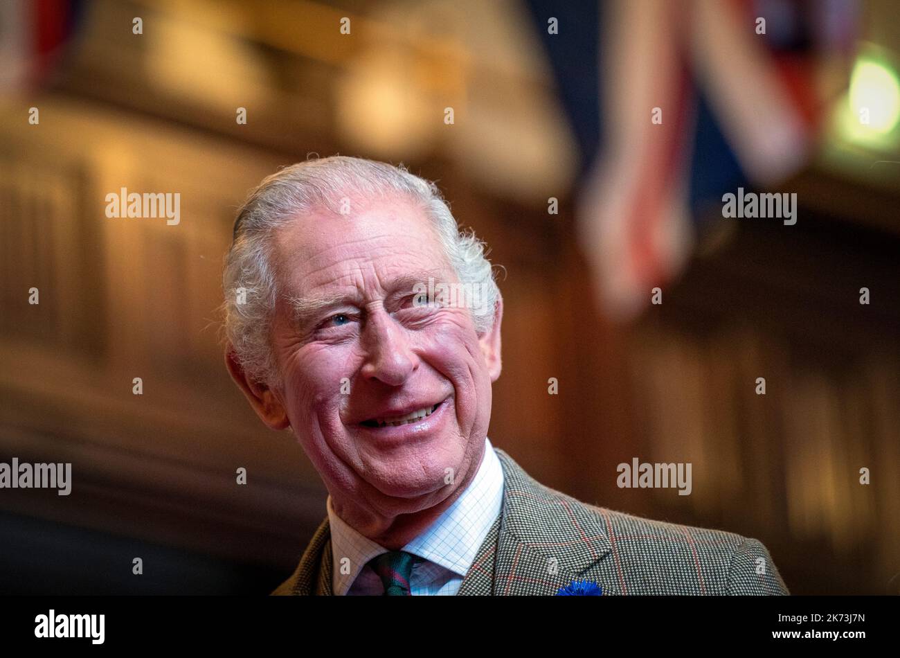 Le roi Charles III lors d'une visite à Aberdeen Town House pour rencontrer des familles qui se sont installées à Aberdeen en provenance d'Afghanistan, de Syrie et d'Ukraine. Date de la photo: Lundi 17 octobre 2022. Banque D'Images