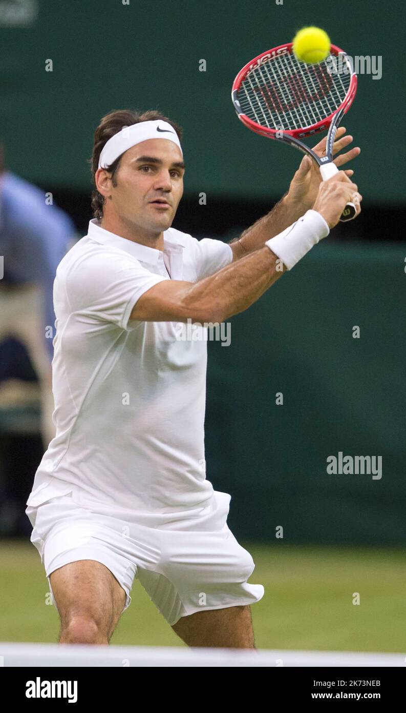 01/07/2016. Wimbledon 2016, hommes Singles, Roger Federer (SUI) c. Dan Evans (GBR), Centre court. Roger Federer en action pendant le match. Banque D'Images