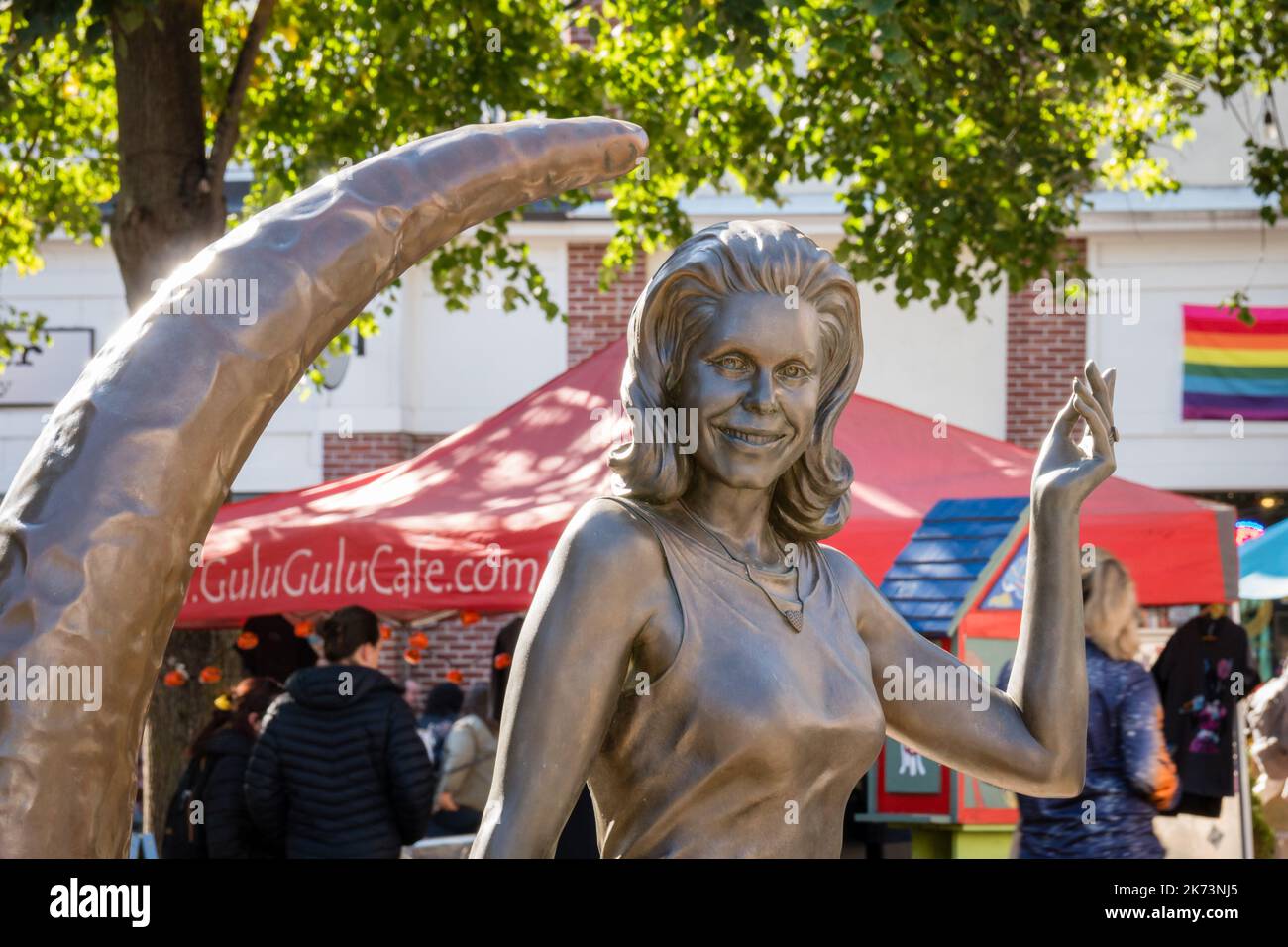 Salem, Massachusetts, US-9 octobre 2022 : l'emblématique statue de Bewitched lors de l'événement annuel Hausted happenings qui s'est tenu au mois d'octobre. Banque D'Images