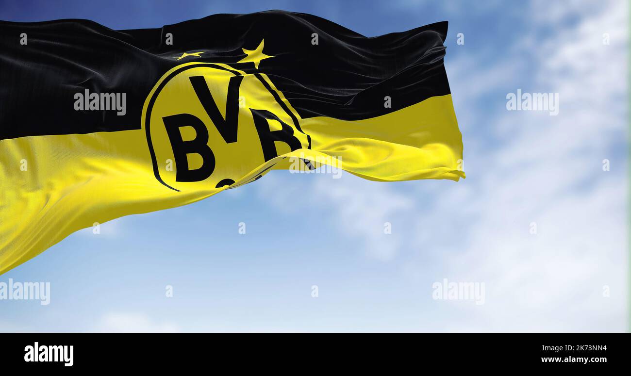 Dortmund, GER, septembre 2022 : le drapeau de Borussia Dortmund qui agite dans le vent. Borussia Dortmund est un club sportif professionnel allemand basé à Dortm Banque D'Images