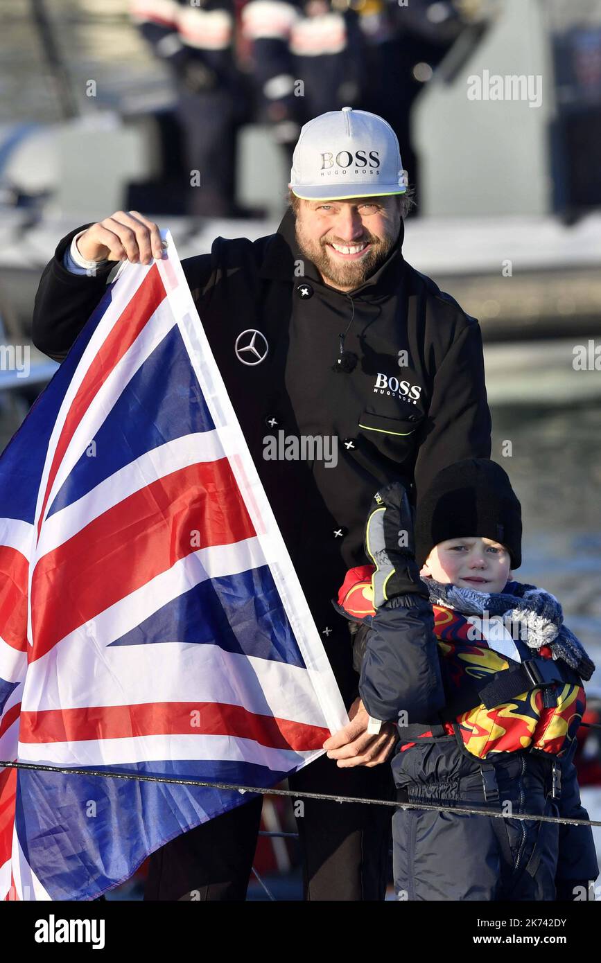 Alex Thomson: Le marin gallois termine la course Vendee Globe en deuxième place Banque D'Images