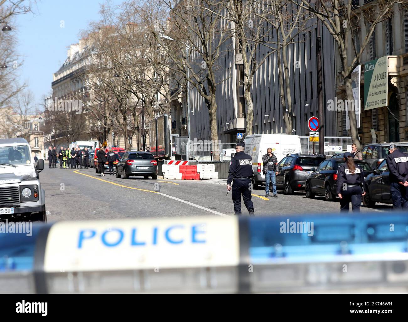 2017/03/16. Explosion à Paris : une bombe à lettres explose au siège du FMI. Banque D'Images