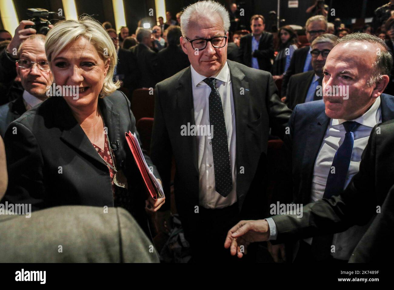 Candidat français à l'élection présidentielle pour le parti d'extrême-droite Front National (FN) Marine le Pen lors d'une rencontre avec l'association patronale française Medef à Paris sur 28 mars 2017 Banque D'Images