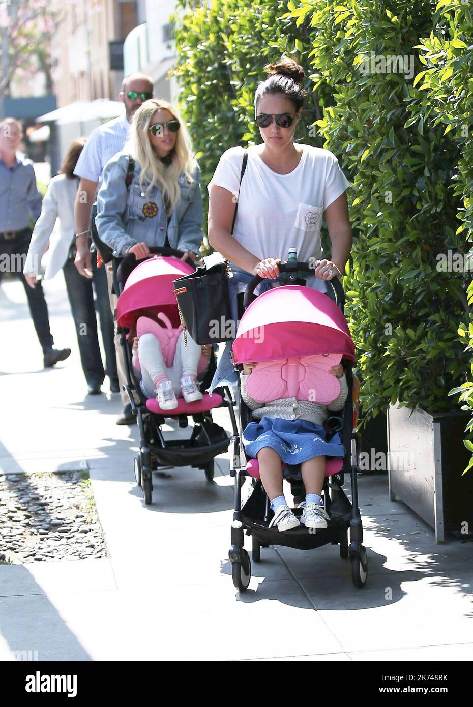 Petra et Tamara Ecclestone vus à Beverly Hills Banque D'Images