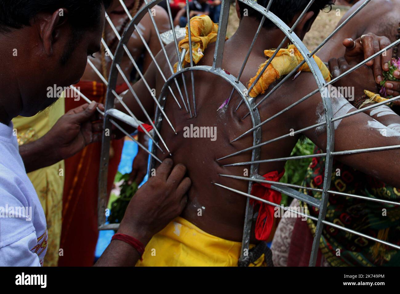 Banda Aceh, Indonésie - 16 avril.2017: Les adeptes de l'hindouisme à Banda Aceh, Indonésie ont célébré le rituel 'maha Puja Pangguni Uthiram' dans le temple d'Andawa Palani, ce rituel pour prier 'Dieu Murugan', a remercié et fait des voeux et priait pour que l'humanité puisse vivre dans la paix et la prospérité. Banque D'Images