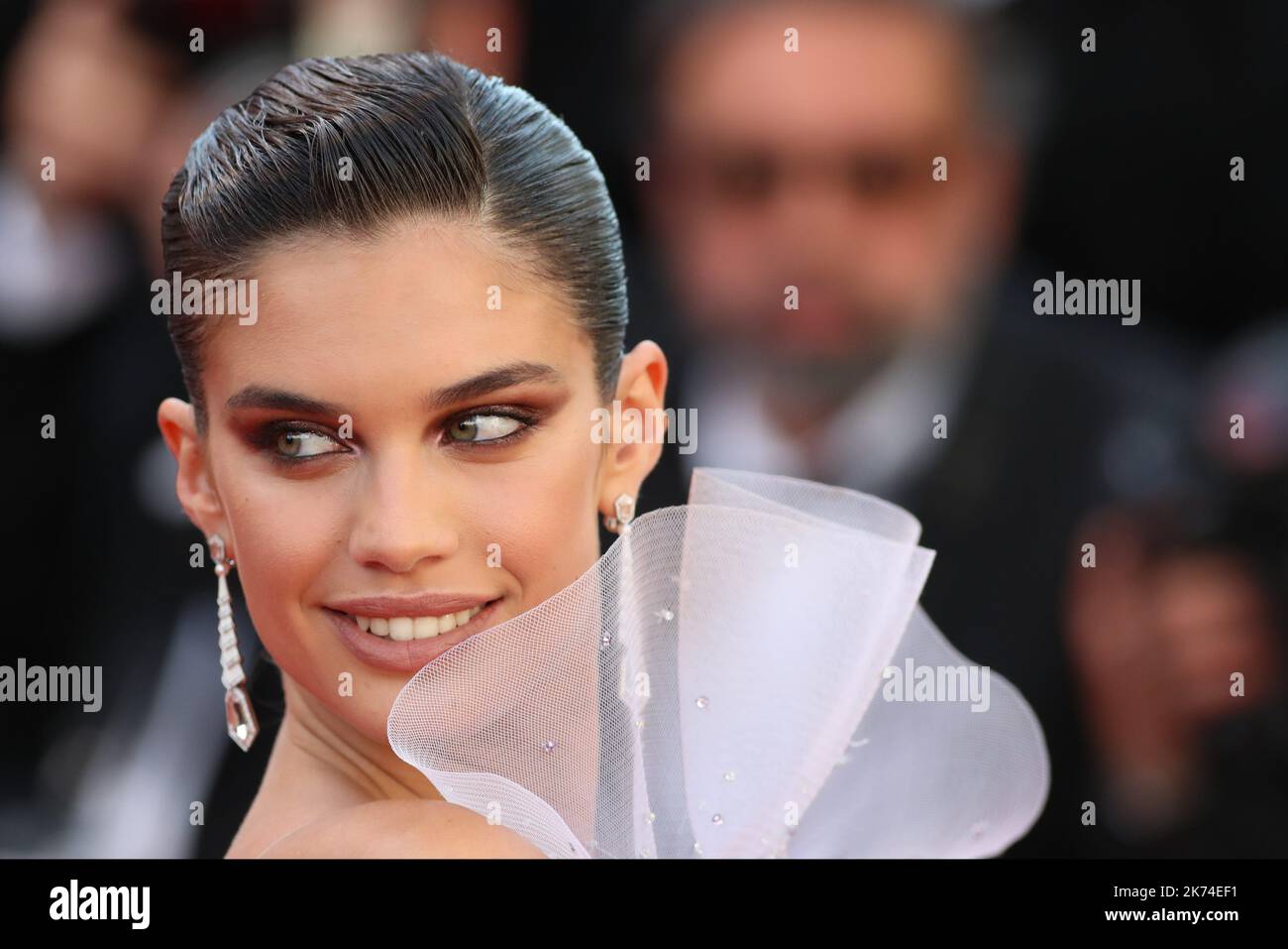 Sara Sampaio est vue sur le tapis rouge lors de l'édition 70th du Festival International du film de Cannes Banque D'Images