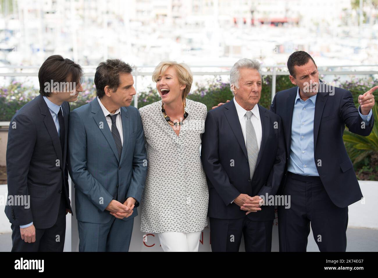 Le réalisateur Noah Baumbach, les acteurs Ben Stiller, Emma Thompson, Dustin Hoffman et Adam Sandler assistent à la séance photo « The Meyerowitz Stories » lors du Festival annuel du film de Cannes 70th au Palais des Festivals Banque D'Images