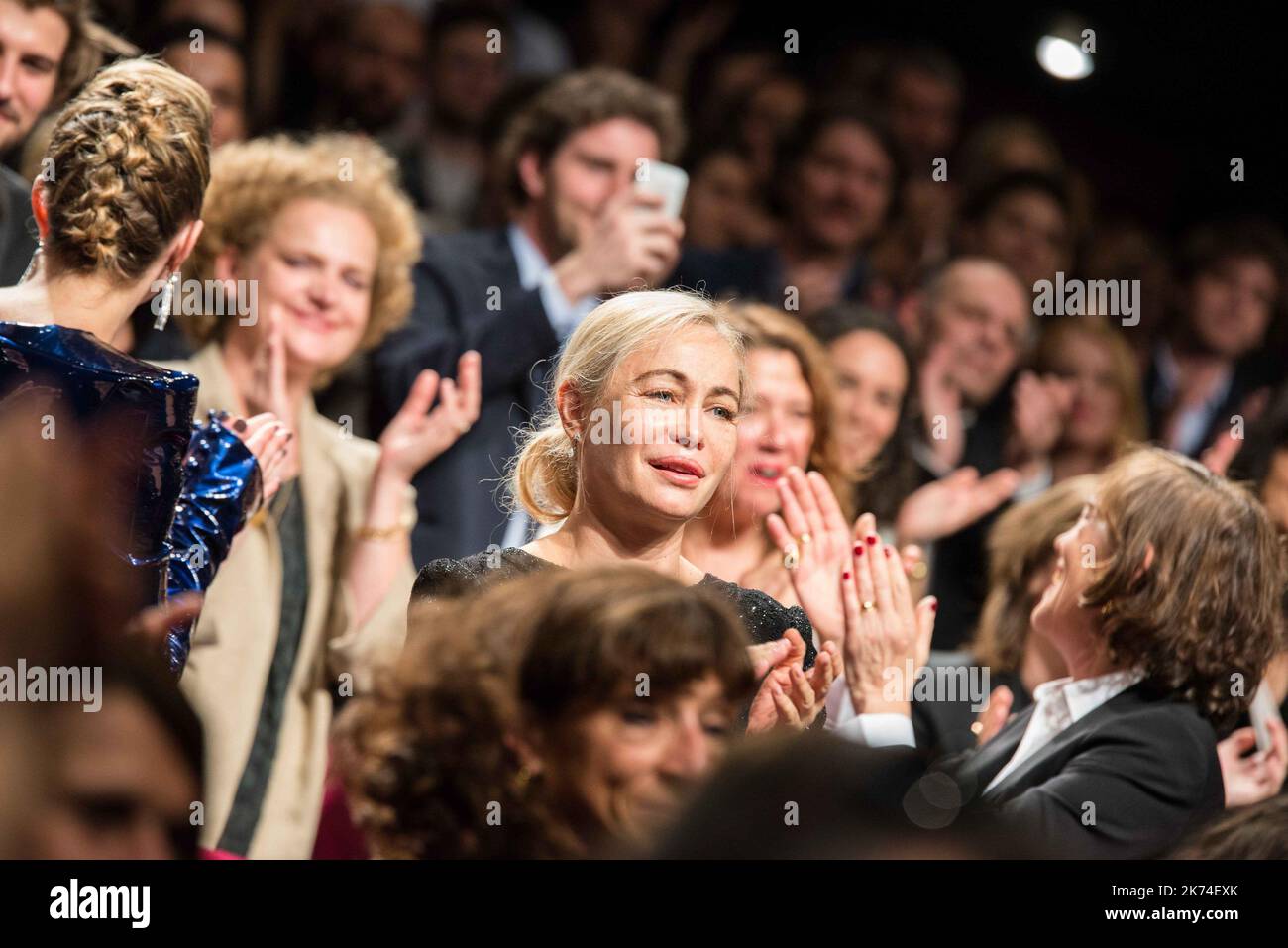 L'actrice Emmanuelle Beart participe à la projection « l'assassinat d'Un cerf sacré » lors du Festival annuel du film de Cannes 70th au Palais des Festivals Banque D'Images