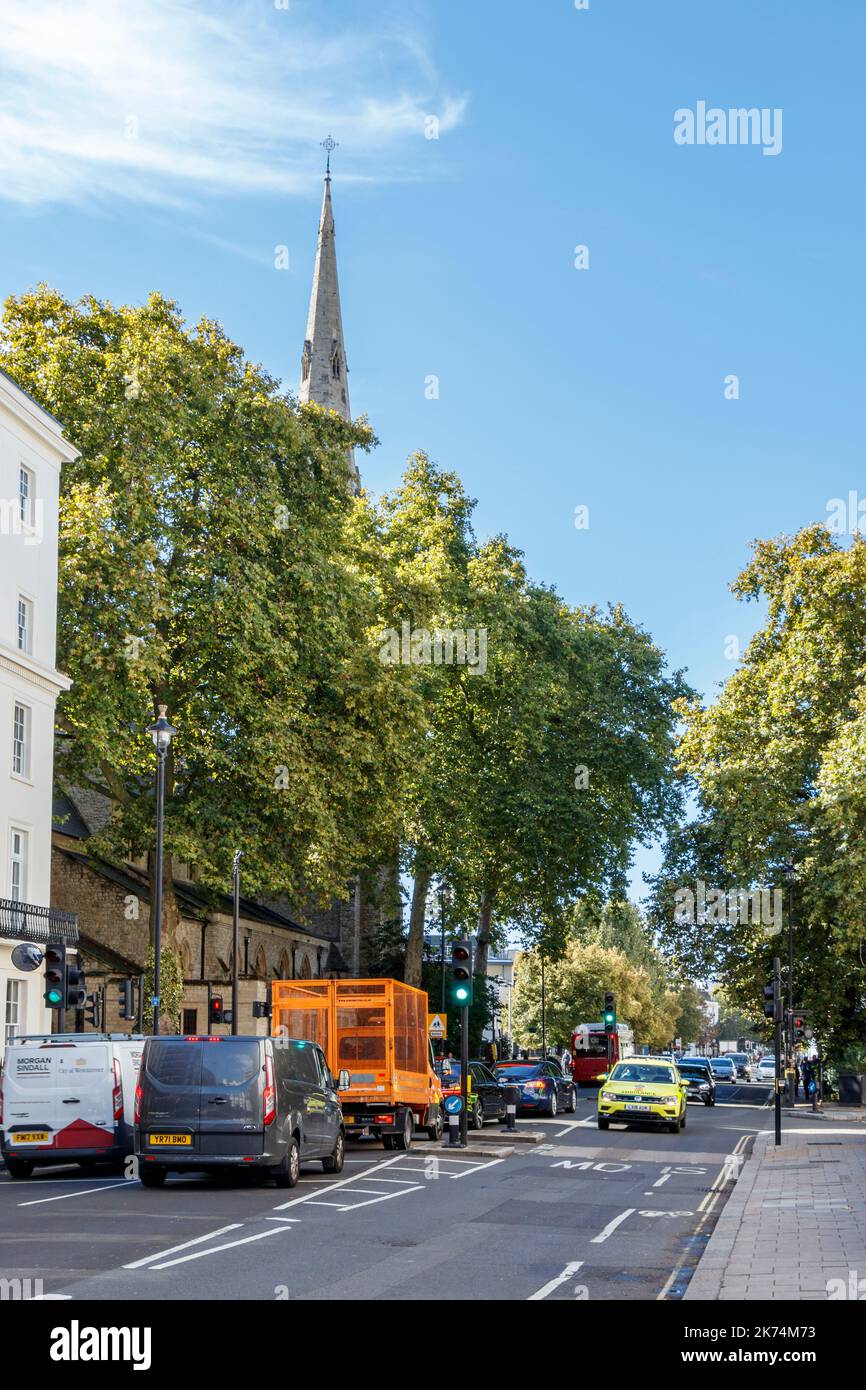 Vue le long de la rue Lupus à Pimlico, la flèche de l'église Saint-Sauveur visible sur la gauche, Londres, Royaume-Uni Banque D'Images