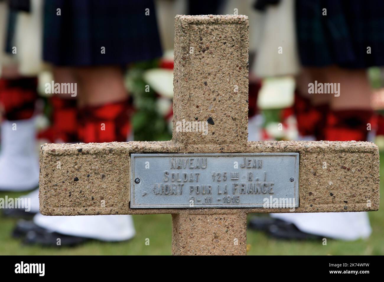 Le ministère de la Défense nationale (MDN) et les Forces armées canadiennes (FAC) ont identifié les restes d'un soldat de la première Guerre mondiale trouvé près du village de Vendin-le-vieil, en France, comme ceux du sergent Harold Wilfred Shaughnessy de St. Stephen, Nouveau-Brunswick. Le Sergent Shaughnessy était membre du bataillon d'infanterie canadien de 13th, de la Force expéditionnaire du Canada (FEC), une unité perpétrée par le Black Watch (Royal Highland Regiment) du Canada, de Montréal. Les restes d'un soldat manitobain manquant en action depuis la première Guerre mondiale ont été retrouvés sur un chantier de construction dans le nord de la France Banque D'Images