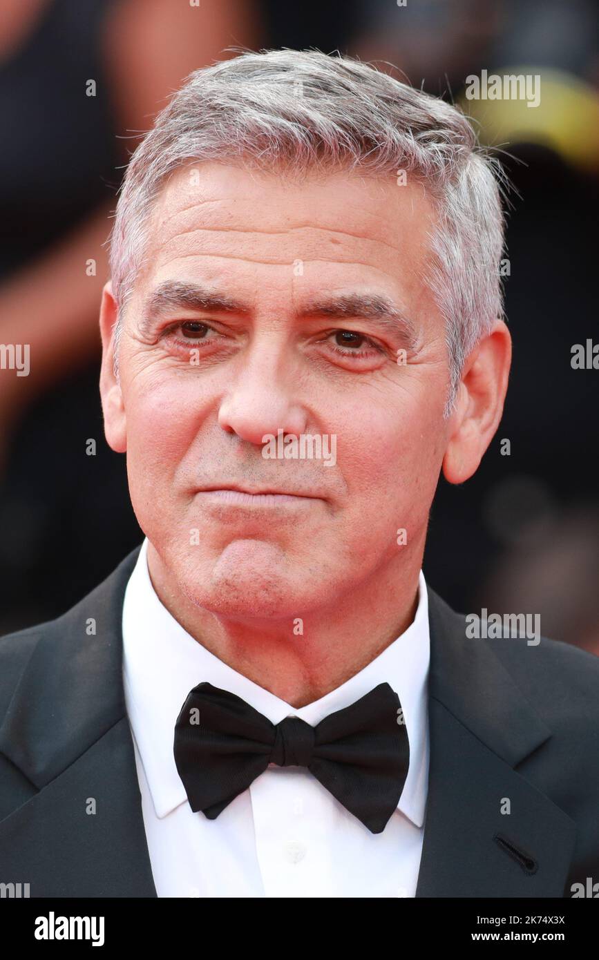 George Clooney arrive pour la première de tapis rouge Suburbicon au Sala Grande lors du Festival du film de Venise 74th Banque D'Images