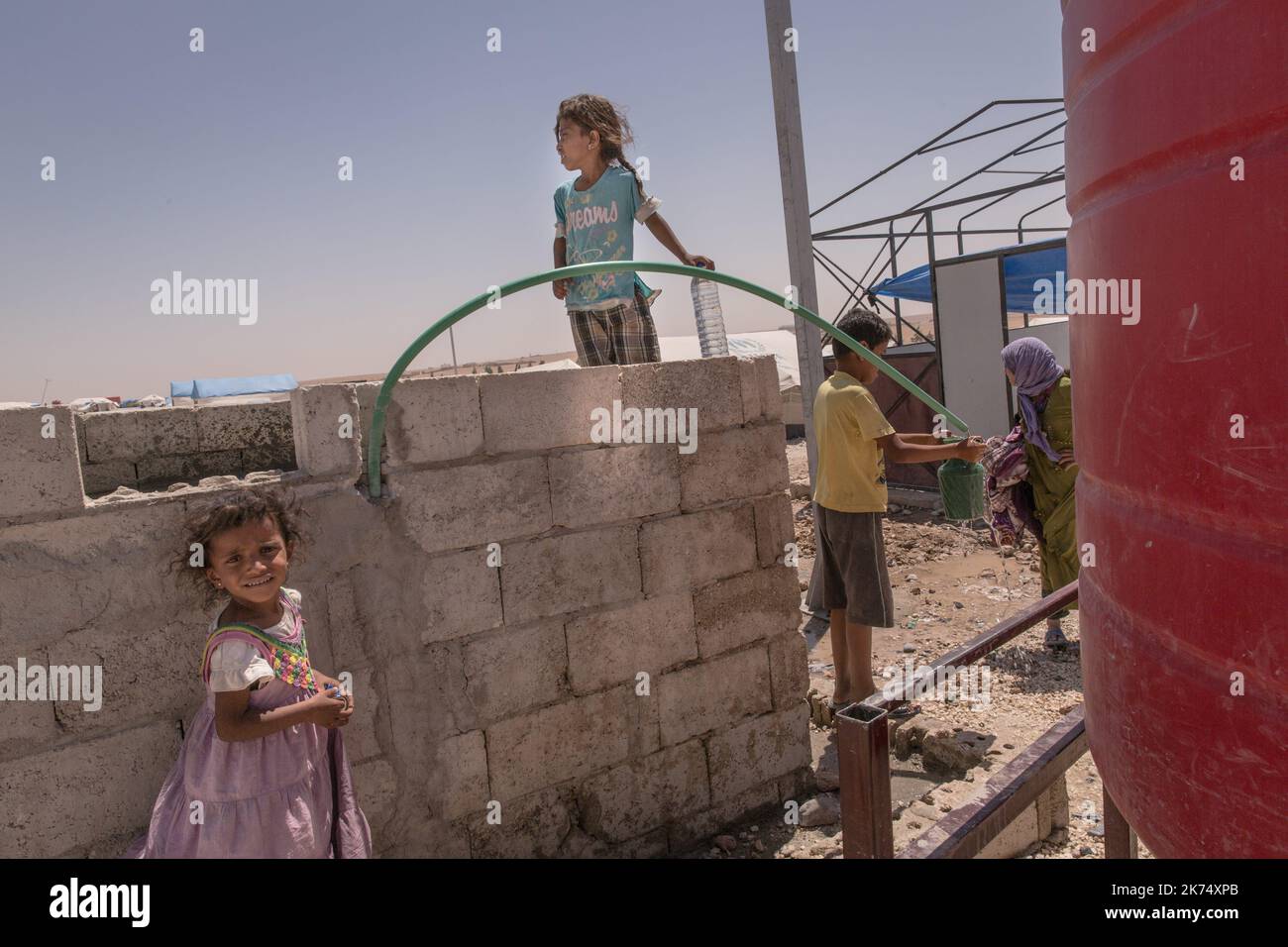 Syrie / Rojava / Raqqa - Syrie - Rojava - Nord syrien - 30 juin 2017. Le camp humanitaire d'Ain Issa qui actueille nombre de refuges, notamment ceux de Raqqa. Chris Huby / le Pictorium - - 30/06/2017 - Syrie / Rojava / Raqqa - Syrie - Rojava - Syrie Nord - 30 juin 2017. Le camp humanitaire d'Ain Issa, qui abrite de nombreux réfugiés, dont Raqqa. Banque D'Images