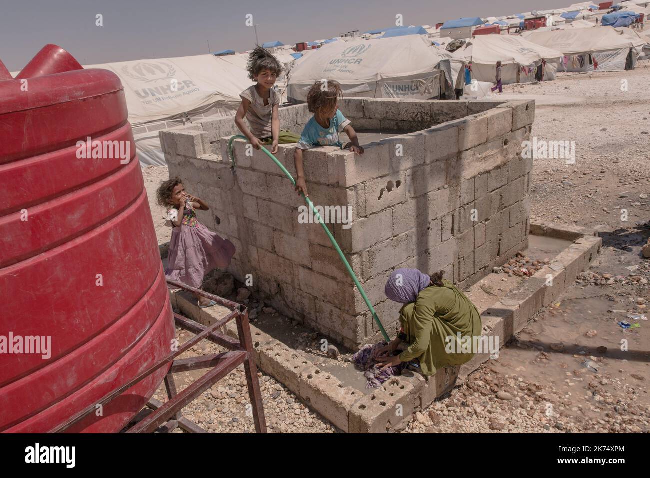 Syrie / Rojava / Raqqa - Syrie - Rojava - Nord syrien - 30 juin 2017. Le camp humanitaire d'Ain Issa qui actueille nombre de refuges, notamment ceux de Raqqa. CONTEXTE. Chris Huby / le Pictorium - Syrie: Camp de déplacés d'Ain Issa - 30/06/2017 - Syrie / Rojava / Raqqa - Syrie - Rojava - Syrie - Syrie Nord - 30 juin 2017. Camp de réfugiés d'Ain Issa, qui abrite plusieurs résidents de Raqqa à part entière. Vue générale. Banque D'Images