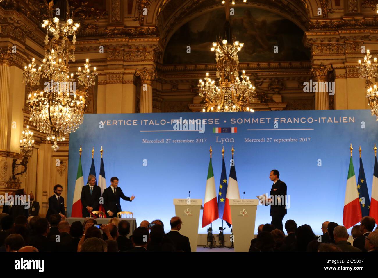 Le président français Emmanuel Macron et le Premier ministre italien Paolo Gentiloni donnent une conférence de presse au Sommet de France Italie - Vertice Italo-Francois - Sommet Franco-Italien, à Lyon sur 27 septembre 2017 Banque D'Images