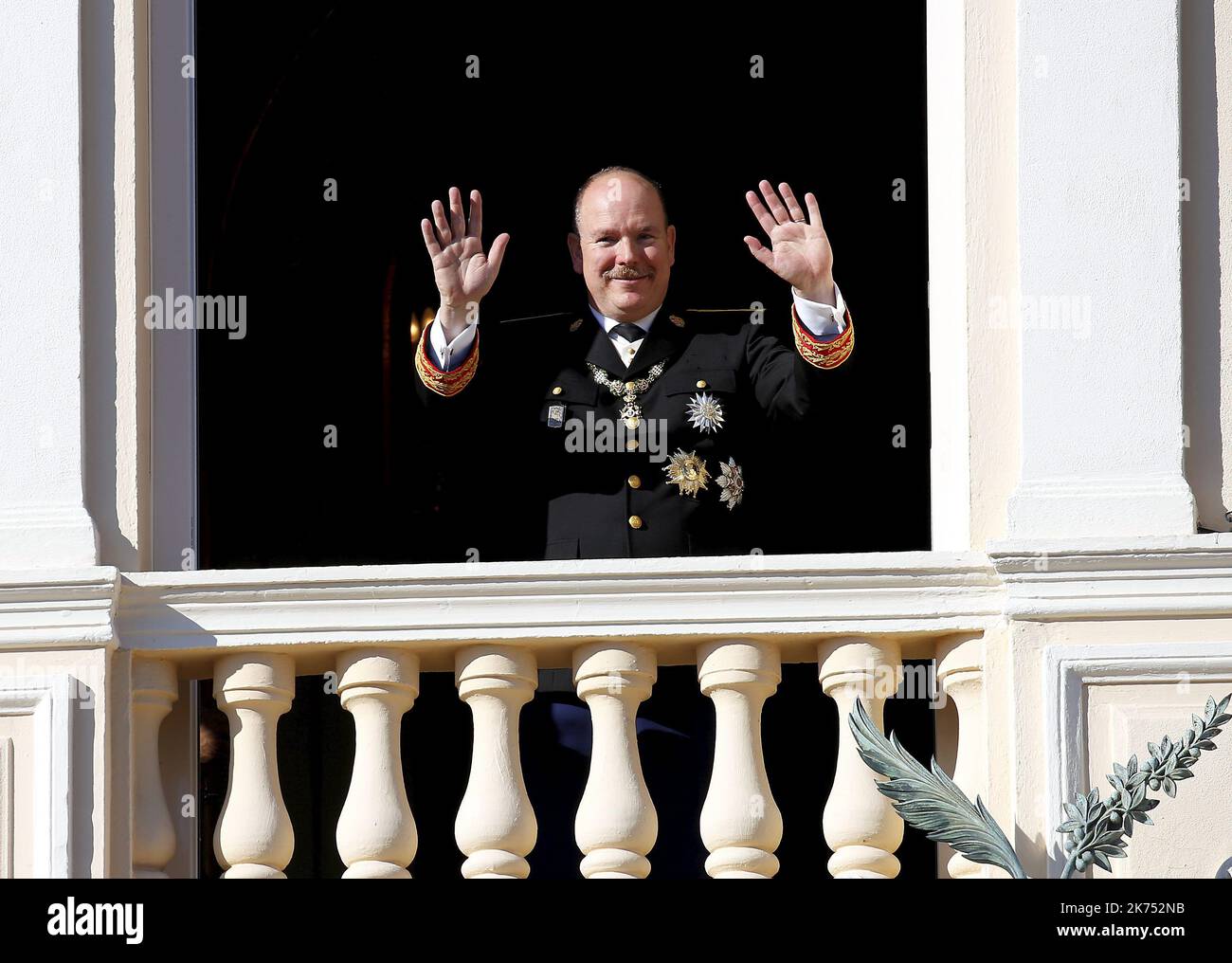 Salut au balcon le prince Albert Monaco, nov 19th 2017 cérémonies de la journée nationale avec la famille princière Banque D'Images