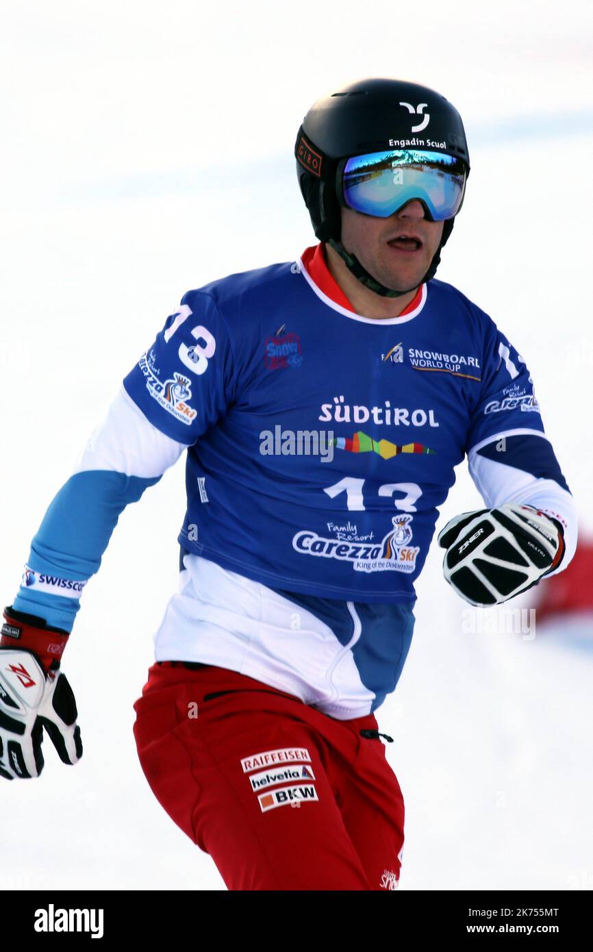 Coupe du monde de snowboard 2018 FIS à Carezza, on 14 décembre 2017; slalom géant parallèle; Nevin Galmarini (SUI) © Pierre Teyssot / Maxppp Banque D'Images