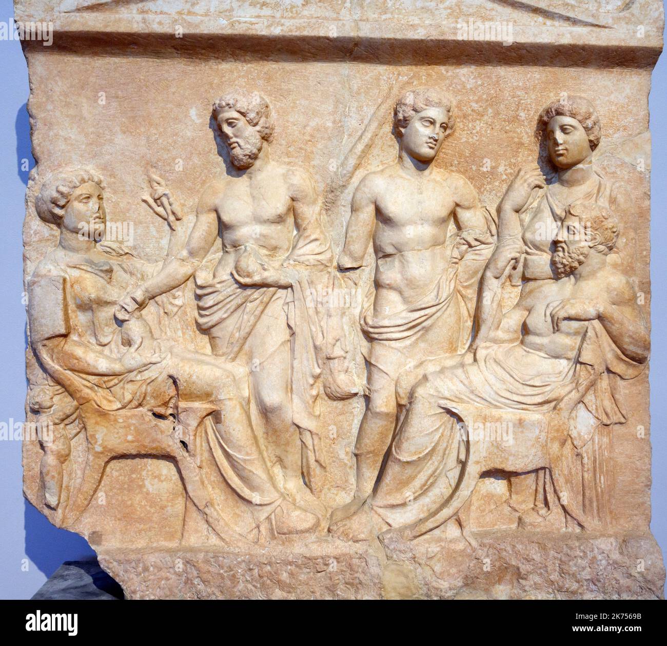 Stèle de sépulture en marbre de Thèbes, 5th Century BC, Musée ...