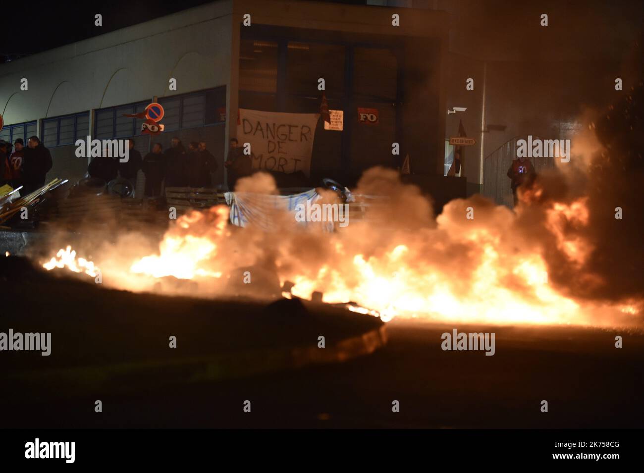 Les gardiens de prison continuent de bloquer les prisons pour protester contre leurs conditions de travail et les récentes attaques qu'ils ont subies au cours de leur travail. Banque D'Images