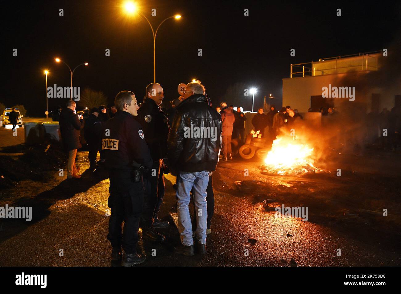 Les gardiens de prison continuent de bloquer les prisons pour protester contre leurs conditions de travail et les récentes attaques qu'ils ont subies au cours de leur travail. Banque D'Images