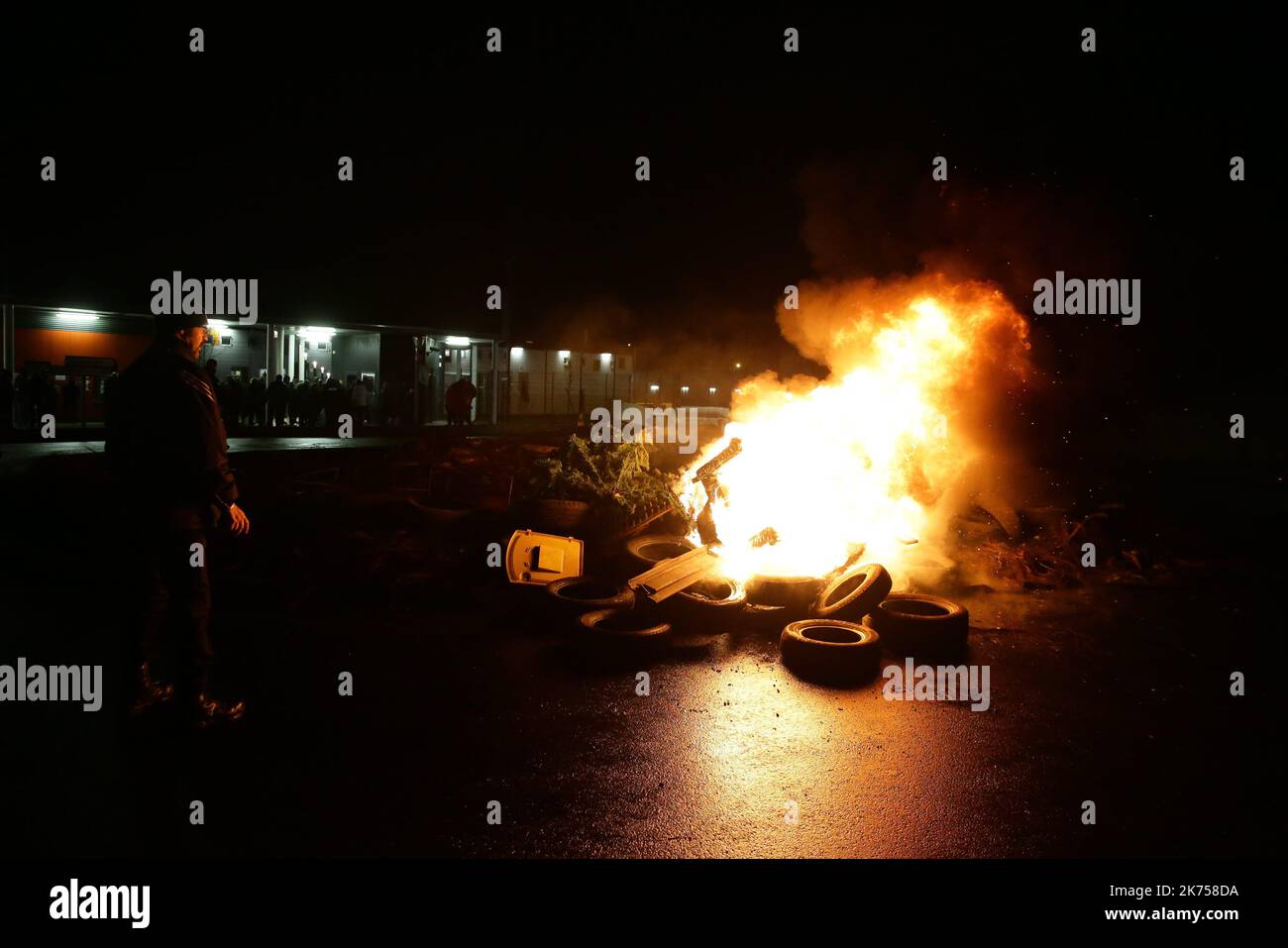 Les gardiens de prison continuent de bloquer les prisons pour protester contre leurs conditions de travail et les récentes attaques qu'ils ont subies au cours de leur travail. Banque D'Images
