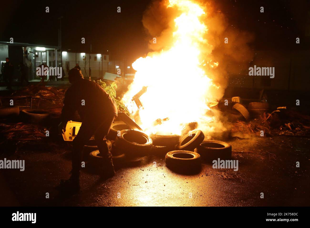 Les gardiens de prison continuent de bloquer les prisons pour protester contre leurs conditions de travail et les récentes attaques qu'ils ont subies au cours de leur travail. Banque D'Images