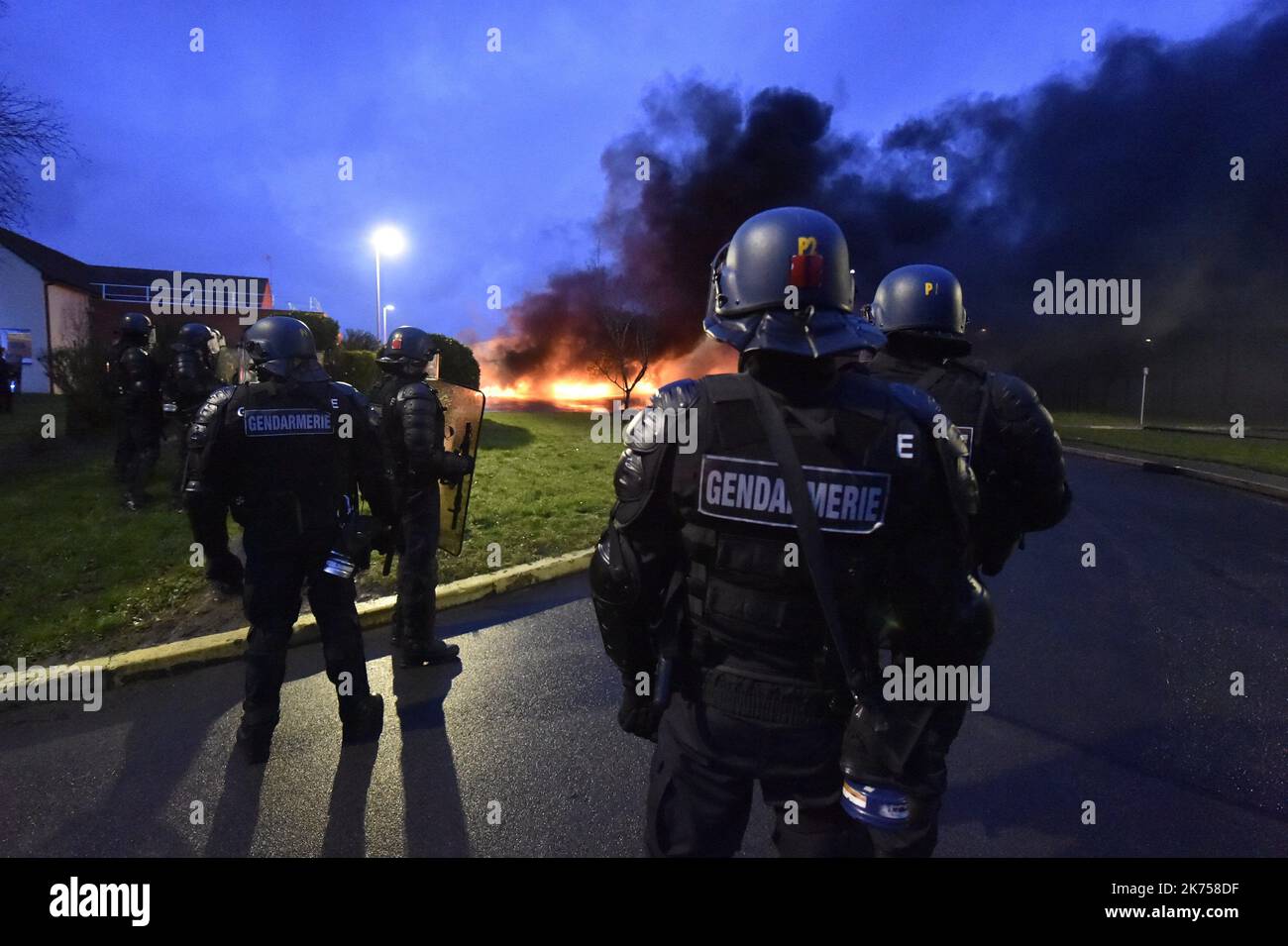 Les gardiens de prison continuent de bloquer les prisons pour protester contre leurs conditions de travail et les récentes attaques qu'ils ont subies au cours de leur travail. Banque D'Images