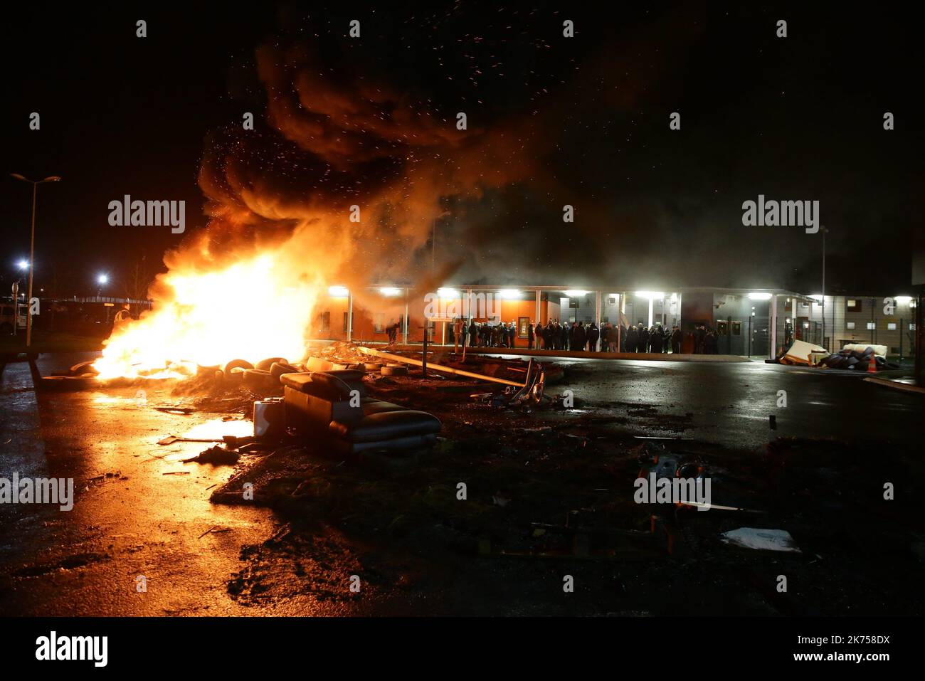 Les gardiens de prison continuent de bloquer les prisons pour protester contre leurs conditions de travail et les récentes attaques qu'ils ont subies au cours de leur travail. Banque D'Images