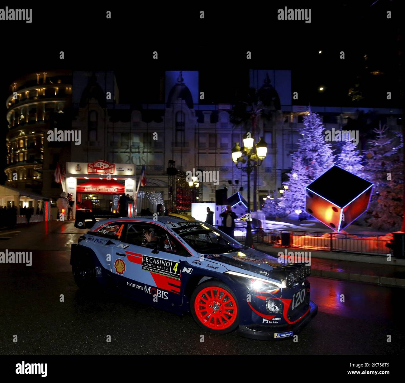 4- Andreas Mikkelsen et Anders Jaeger Synnevaag - Hyundai i20 coupe WRC LE 25/01/2018 début du rallye Monte Carlo d'ouverture de saison sur 25 janvier 2017 à Monte Carlo, Monaco. Banque D'Images