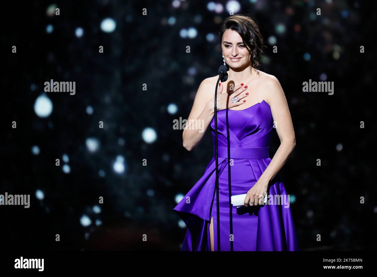 Penelope Cruz reçoit le prix de réalisation Honory Lifetime lors de la cérémonie annuelle des prix Cesar 43rd qui s'est tenue dans la salle de concert Pleyel à Paris, en France, du 02 au 25 mars 2018. Banque D'Images