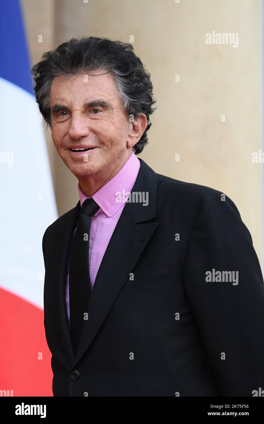 Jack Lang, Président de l'Institut du monde arabe, arrive pour un dîner officiel au Palais de l'Elysée à Paris sur 10 avril 2018, dans le cadre de la visite du prince héritier Mohammed ben Salman d'Arabie Saoudite en France. Banque D'Images