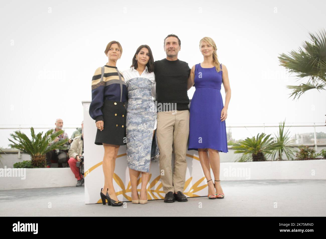 En présence du réalisateur Gilles LELLOUCHE (France). Des services Virginie EFIRA (Belgique), Leila BekHTI (France), Marina FOIS (France), Melanie DOUTEY (France) et Noee ABITA (France). Et des acteurs Mathieu AMALRIC (France), Guillaume CANET (France), Benoit POELVOORDE (France), Jean-Hugues ANGLADE (France), Philippe KATERINE (France), Felix MOATI (France), Alban IVANOV (France), Jonathan ZACCAI (Belgique) et Balashingham THAMILCHEVAN. Festival annuel du film de Cannes 71st à Cannes, France, mai 2018. Le festival du film se déroulera du 8 au 19 mai. Banque D'Images