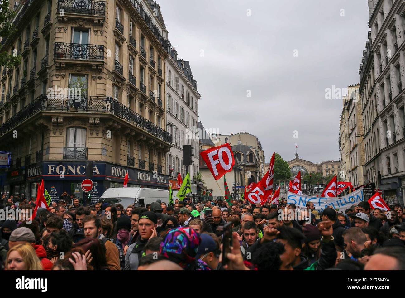 Manifestation des cheminots à Paris, France sur 14 mai 2018. ÉNicolas Joubert/Wostok presse/Maxppp 14/05/2018 Paris, France manifestation des cheminots a Paris au 16 eme jour de greve manifestation des cheminots à Paris Banque D'Images