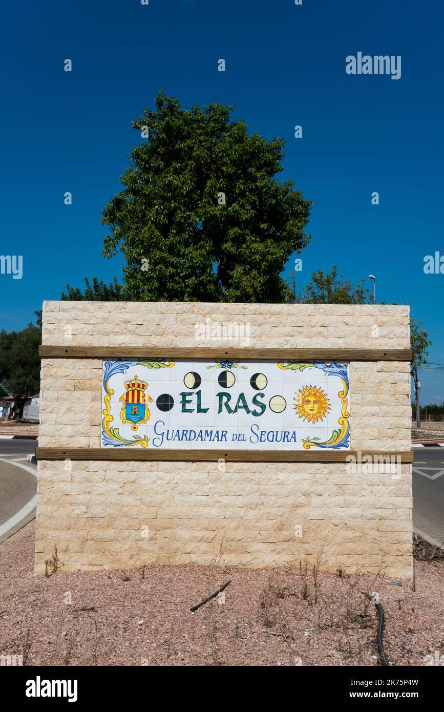 Urbanisation El Raso de Guardamar del Segura, Espagne. Panneau de zone avec phases lunaires et symboles soleil Banque D'Images
