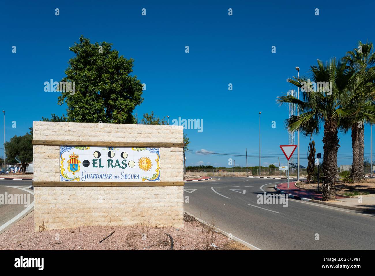 Urbanisation El Raso de Guardamar del Segura, Espagne. Panneau de zone avec phases lunaires et symboles soleil Banque D'Images