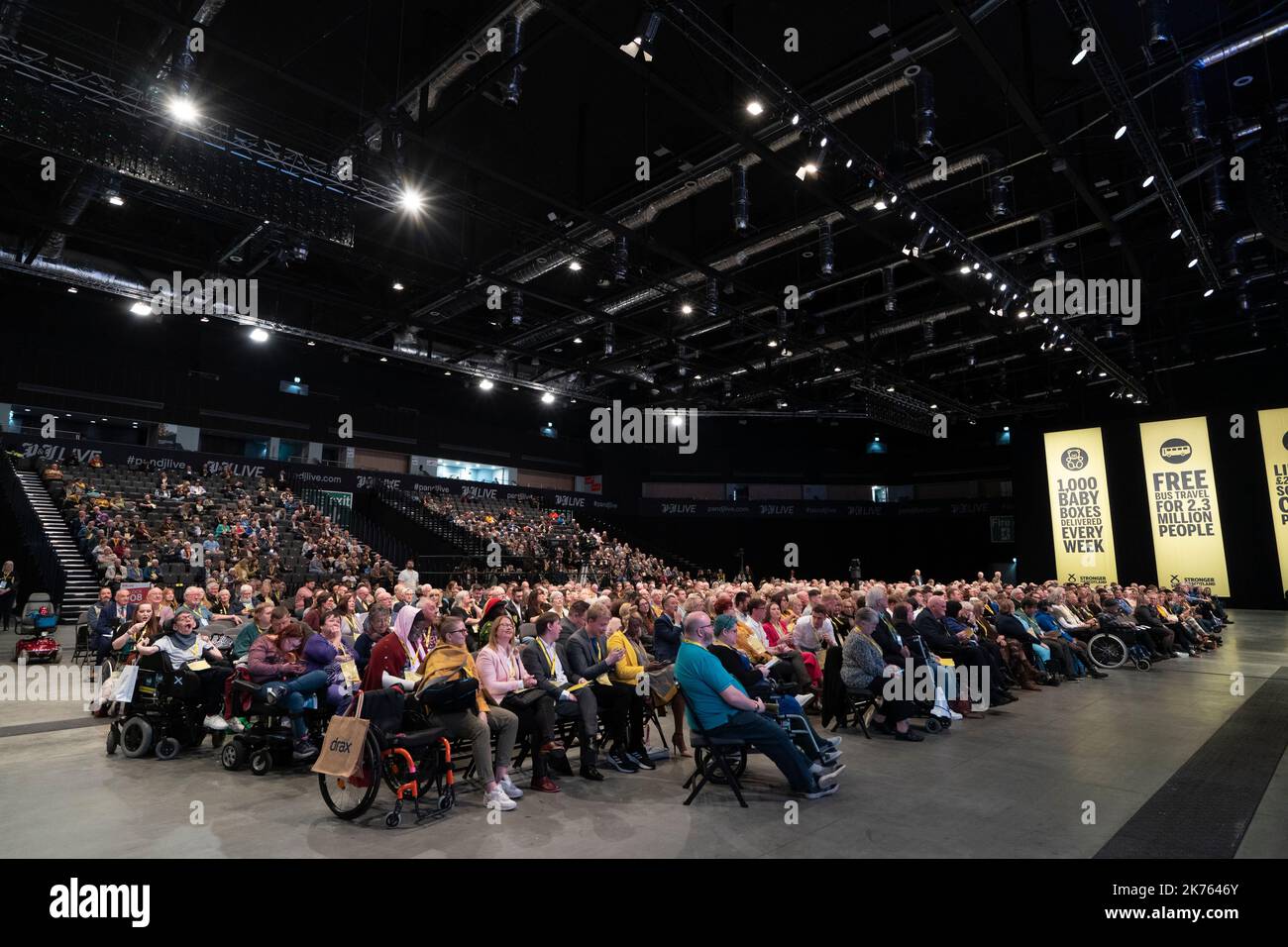 Conférence SNP 2022, Aberdeen. Intérieur de la salle de l'arène P&J Live avec les participants à l'écoute des discours. Banque D'Images