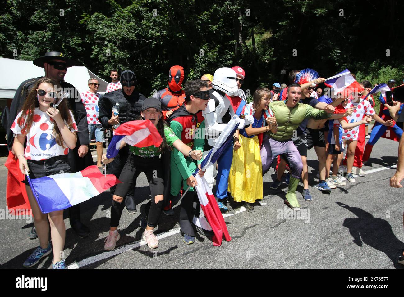 Fans de mode lors de l'étape 12 du Tour de France 2018 de Bourg-Saint-Maurice les Arcs à Alpe d'Huez sur 19 juillet 2018. Banque D'Images