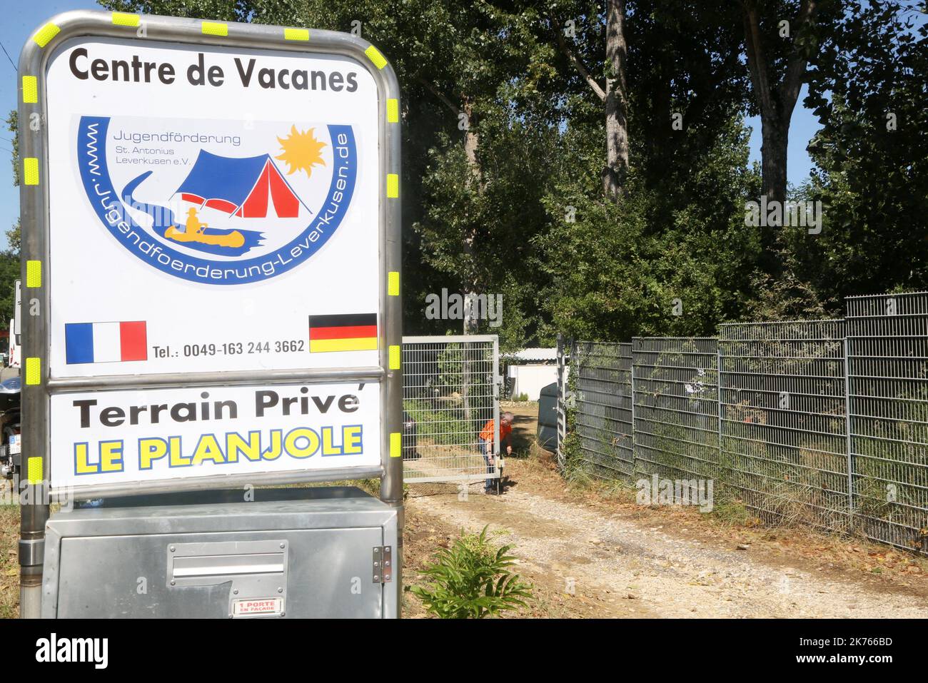 Inondations en France : des Allemands disparus après que des centaines de personnes ont été évacuées des campings les équipes de secours françaises sont toujours à la recherche d'un Allemand qui a disparu après une inondation éclair qui a balayé un camping appartenant à l'Allemagne dans la région du Gard. Une enquête de police a commencé dans l'affaire. Banque D'Images