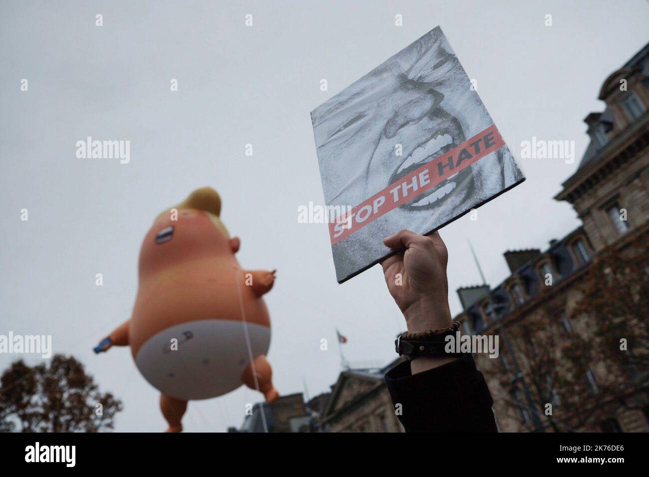 Manifestation anti-Trump à Paris Banque D'Images