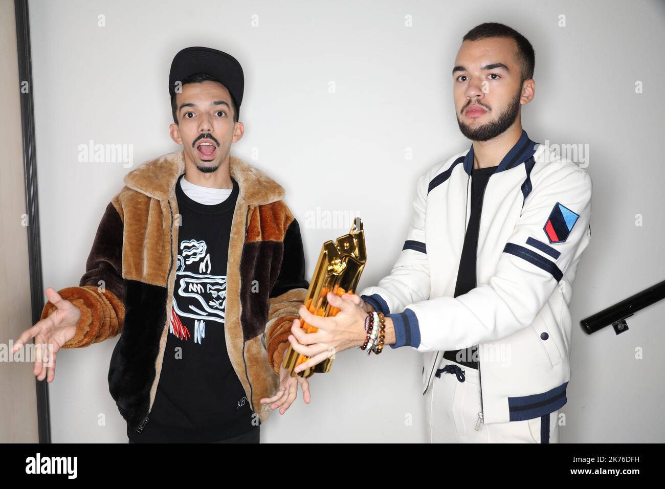 Big Flo et Oli, duo francophone de l’année arrivant pour les NRJ Music Awards 20th au Palais des festivals de Cannes Banque D'Images