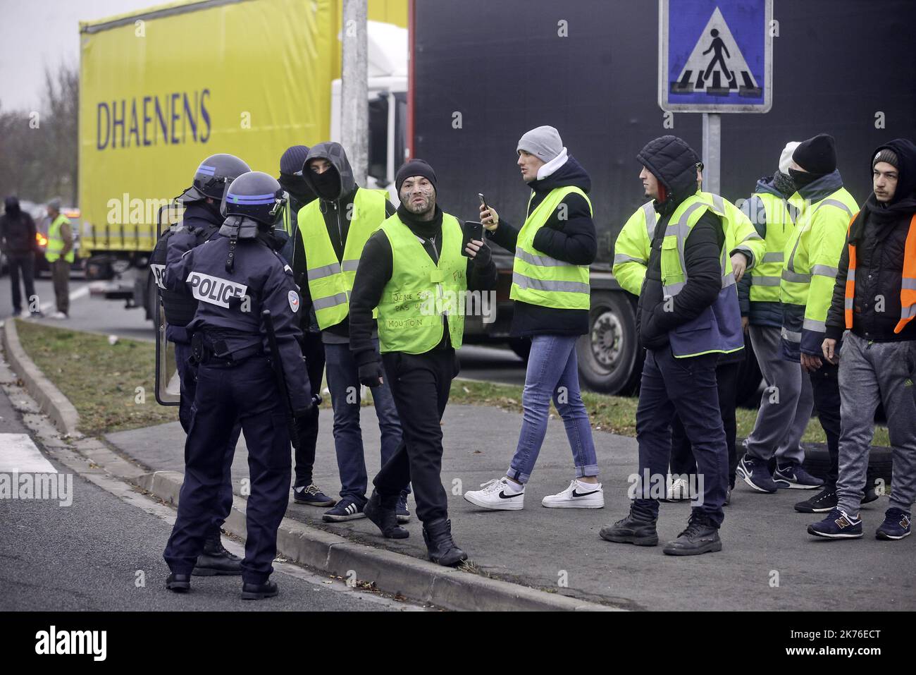 La National Yellow Vest bloque la journée pour protester contre la hausse du prix du carburant Banque D'Images