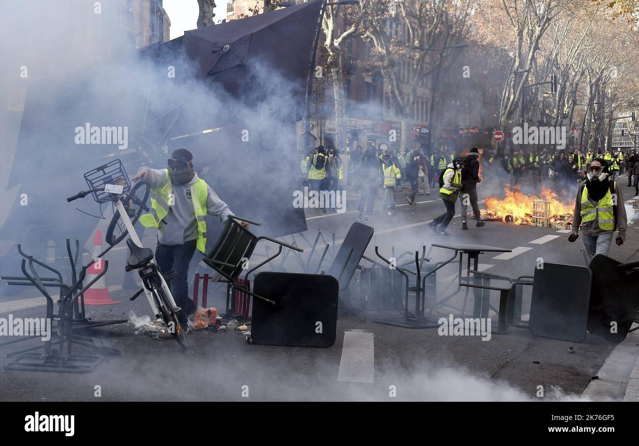 Les protestations françaises contre les carburants « gilets jaunes ». 3rd samedi de manifestations à travers le pays. Banque D'Images