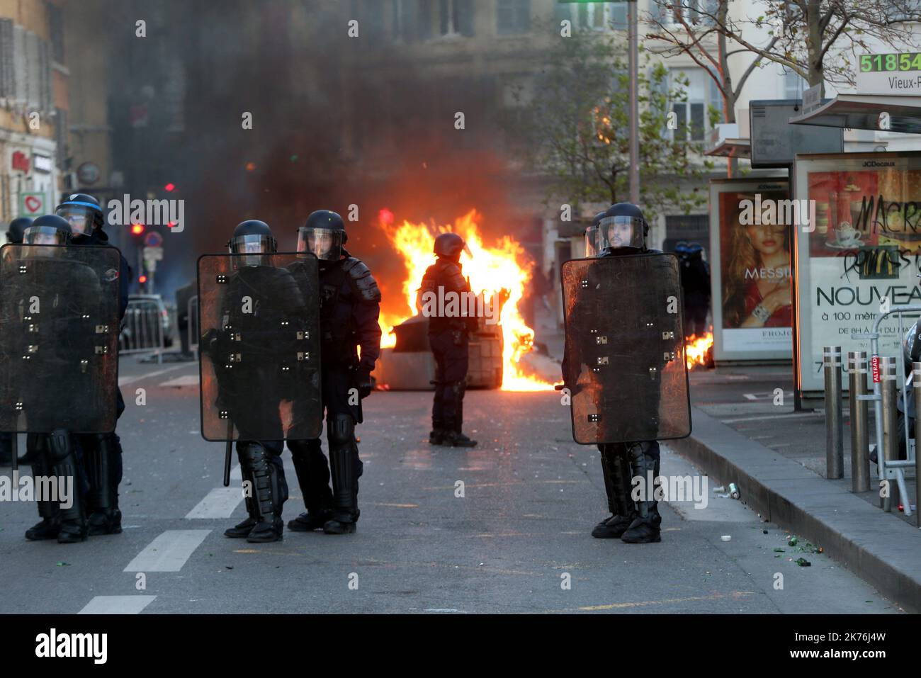 Démonstration de gilets jaunes pour la quatrième semaine dans toute la France Banque D'Images