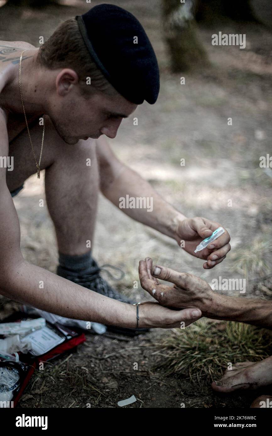 En septembre 2014, à Sivens, près de 300 anarchistes et militants écologistes défendent la forêt de Sivens, sur laquelle l'État veut construire un barrage. Des affrontements ont ensuite lieu avec la gendarmerie. Banque D'Images